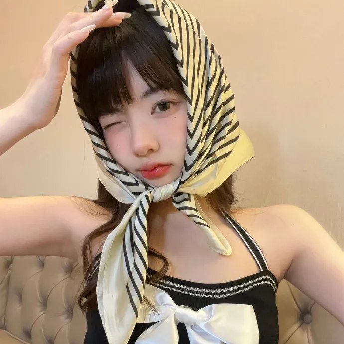 与晨同光 海报